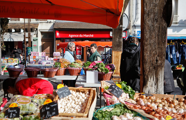 Paniers garnis au marché 